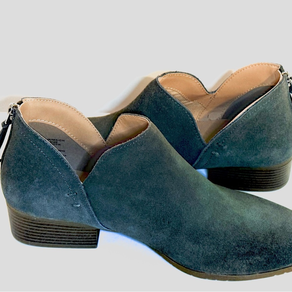 Kenneth Cole Charcoal Suede Ankle Booties.  US Women’s 11/ Men’s 9.5 NWOT - Picture 2 of 6